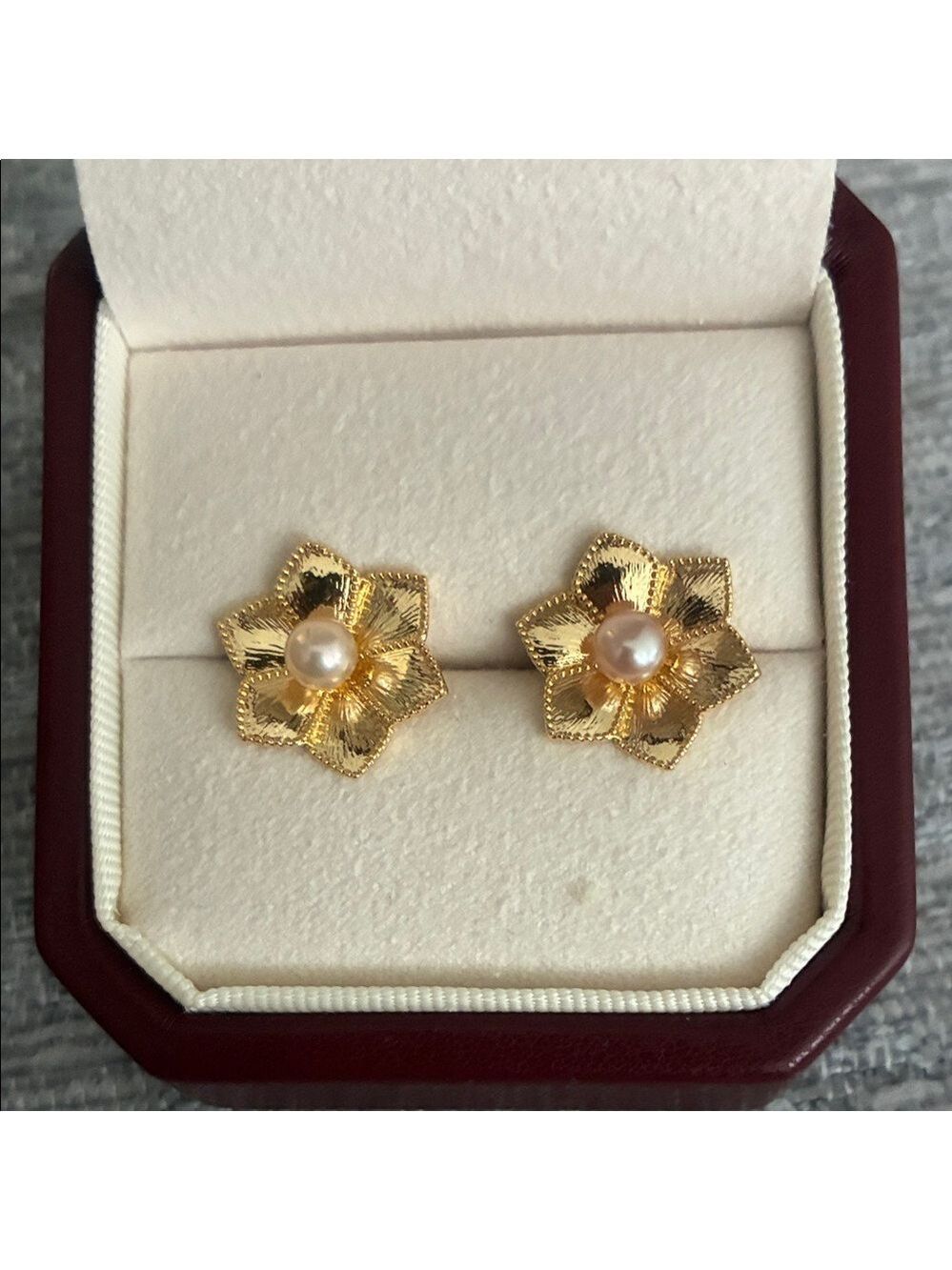 Elegant Gold Flower Pearl Earrings